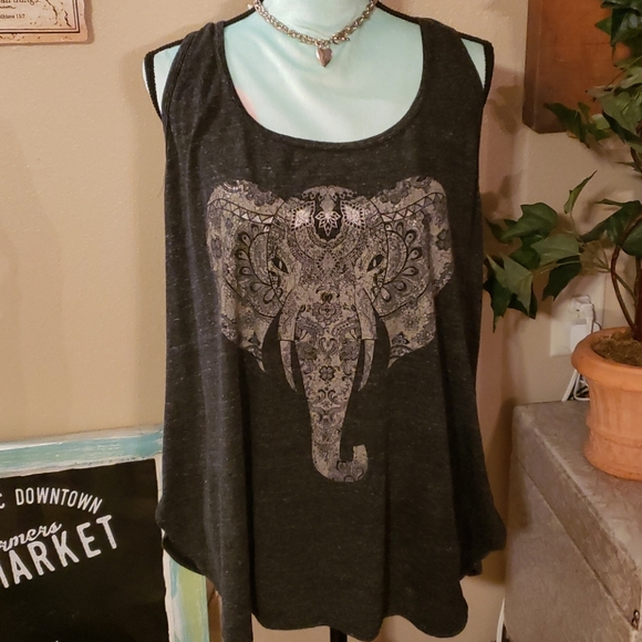 Maurices Tops - Maurices Razorback Elephant Tank Top Size 2X
